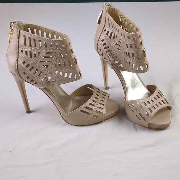 For Kitty Rescue! Guess Laser Cut Stilettos - Picture 9 of 16